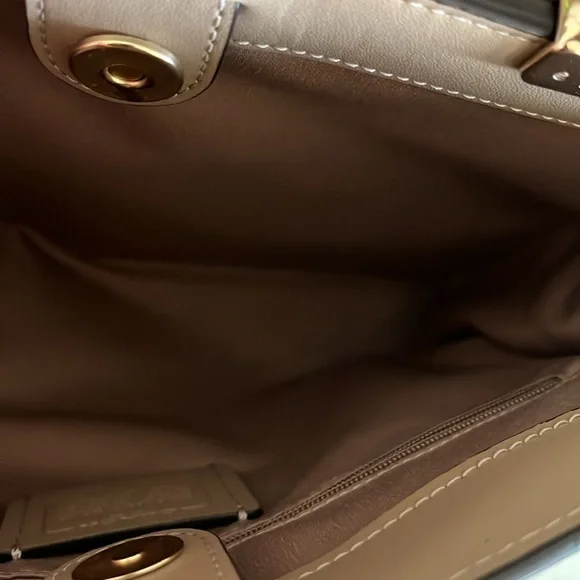 Coach Lane Carryall - Picture 7 of 15